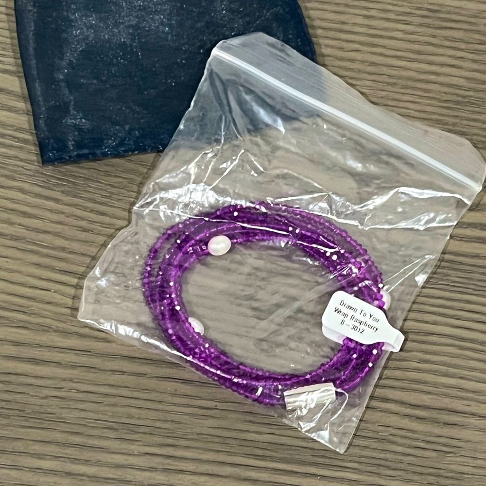 Vantel Pearls Drawn to You [Raspberry] Wrap